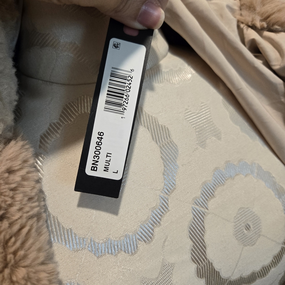 Women's Colorblock Sherpa Jacket - Picture 13 of 14